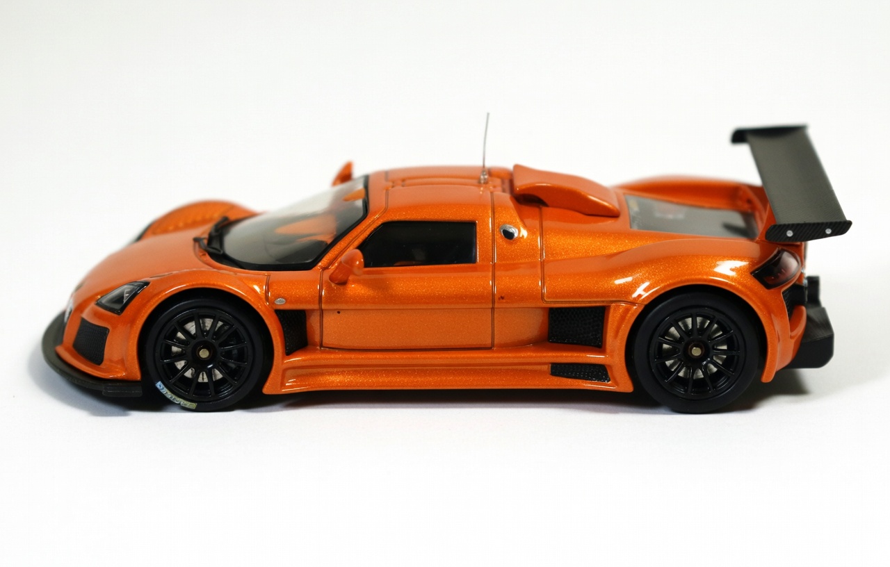 IXO MOC141 Gumpert Apollo S 2010 – 1:43