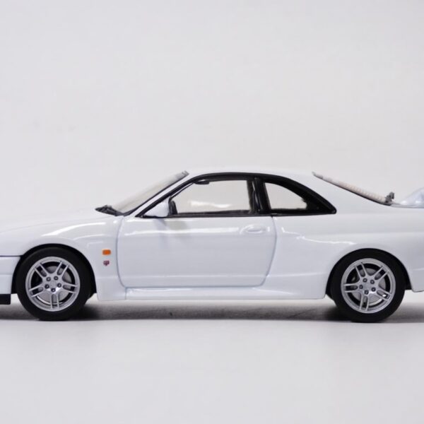 Nissan Skyline GT-R R33 V-Spec (1995) – 1:43